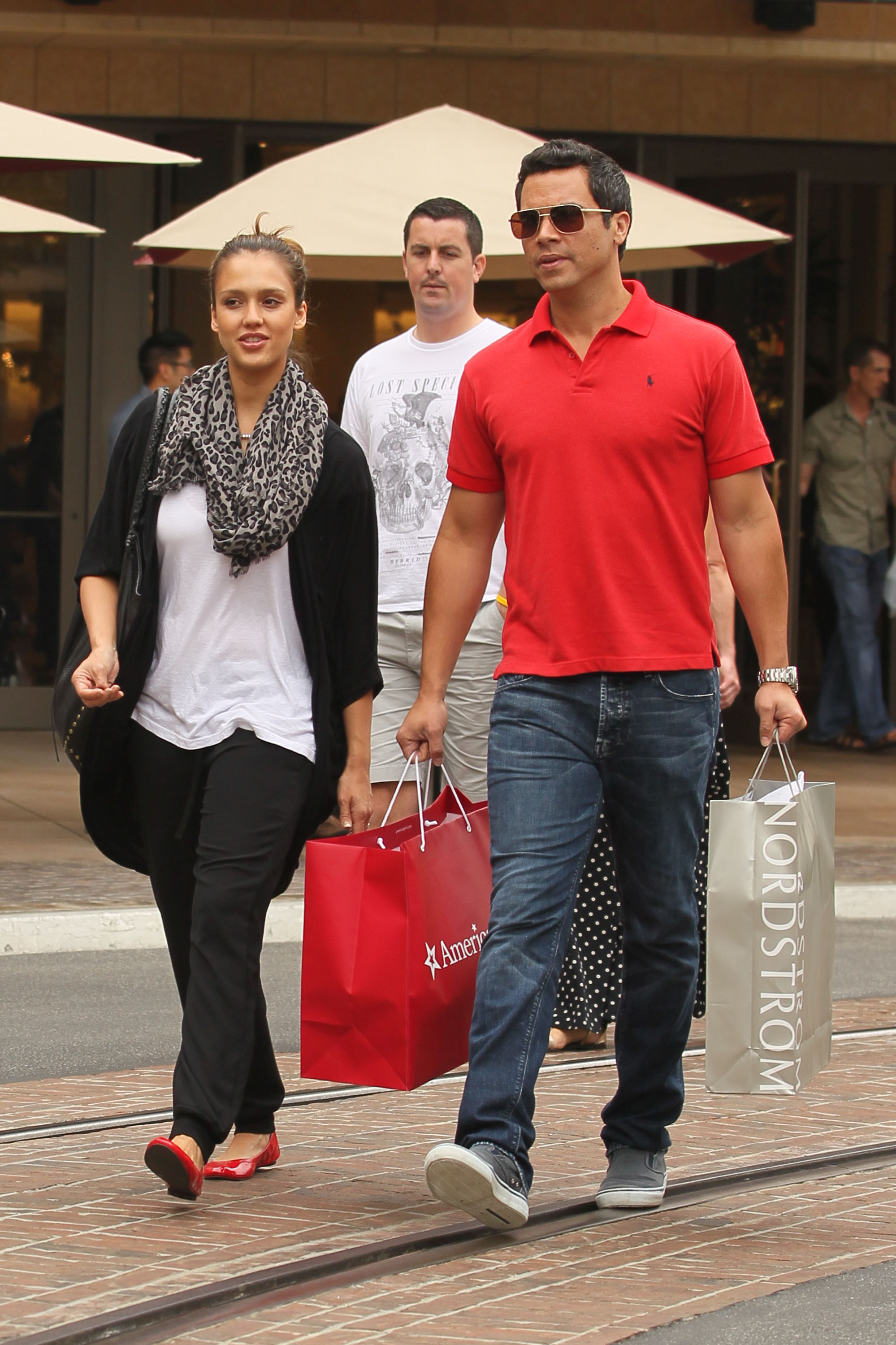 Jessica Alba and Cash Warren go shopping at The Grove | Picture 85970